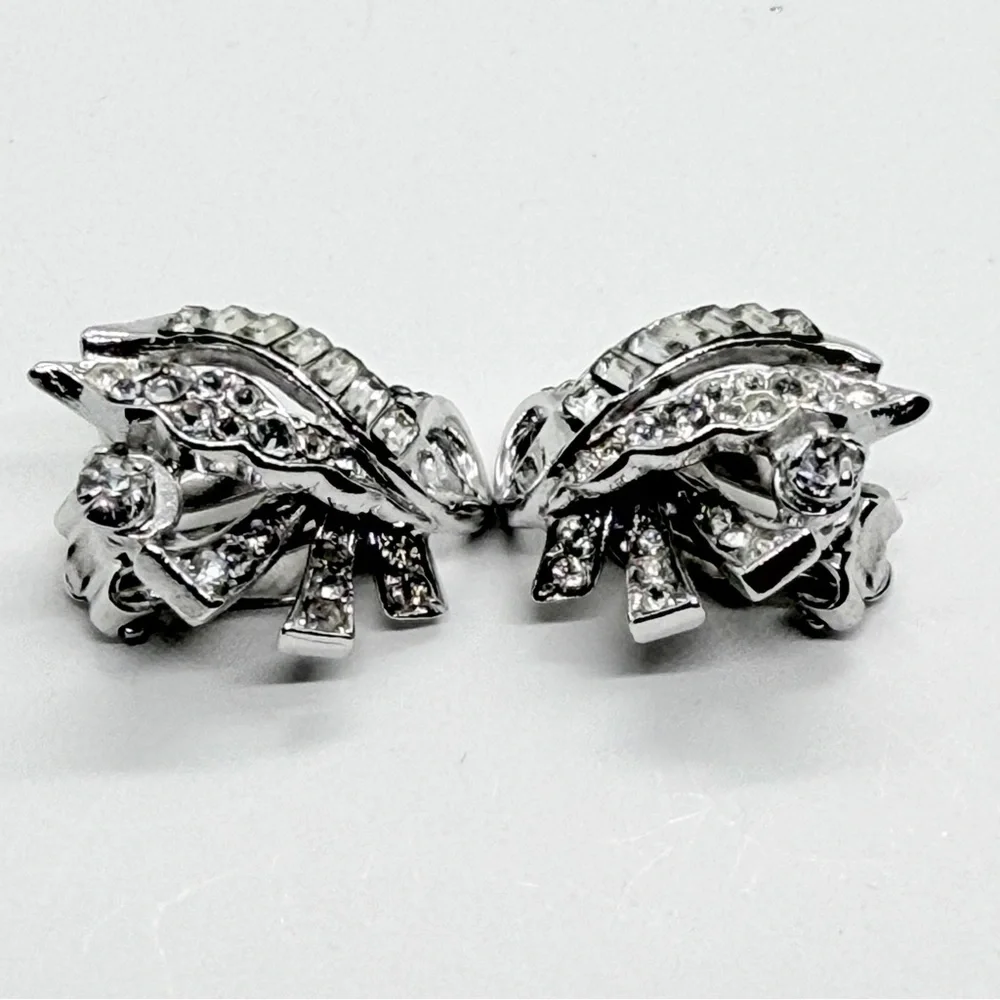 WEISS Pat. 2583 Silver Tone Art Deco‎ Clear Rhinestones Clip on Earrings Vintage
